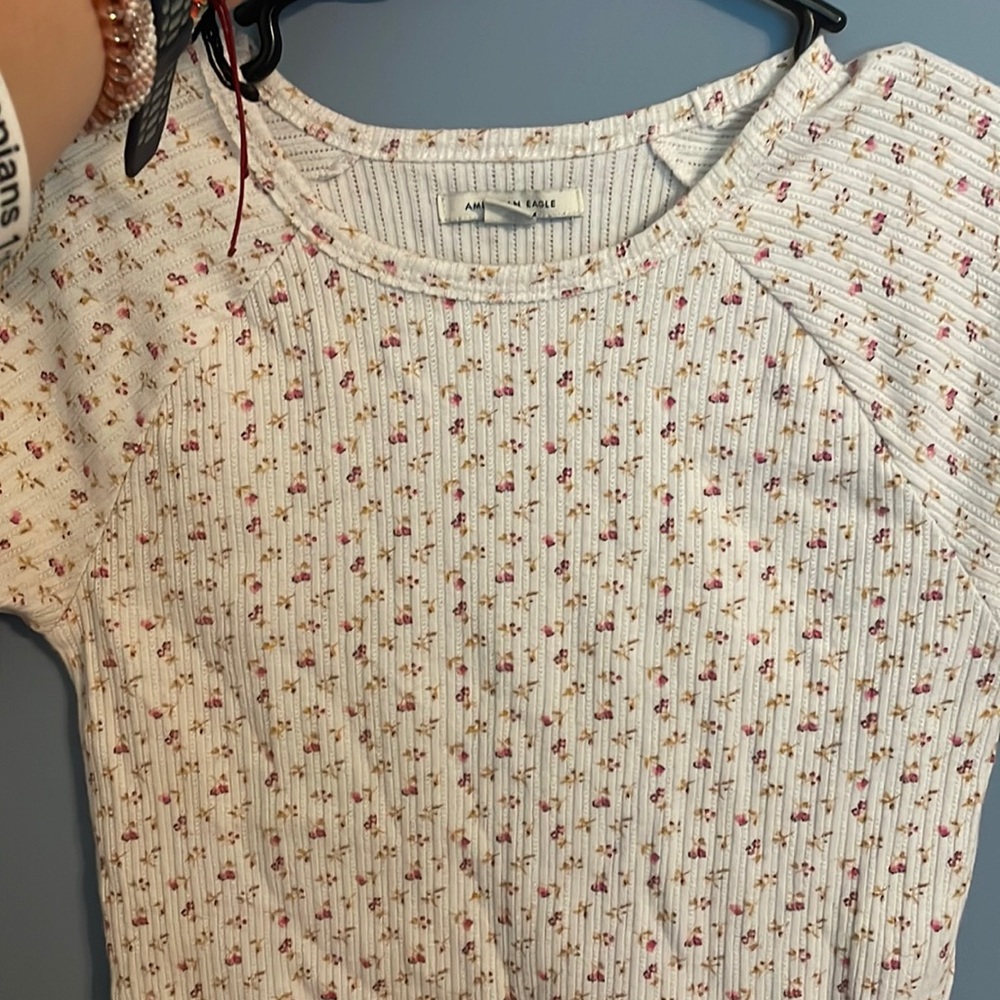 american eagle top with flowers. Size small but fits tighter